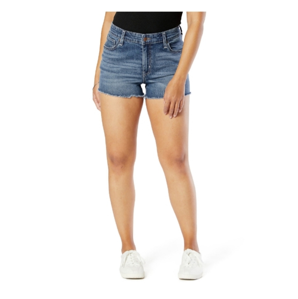 NWT Woman's Signature by Levi, High Rise 3in Cut Off Shorts